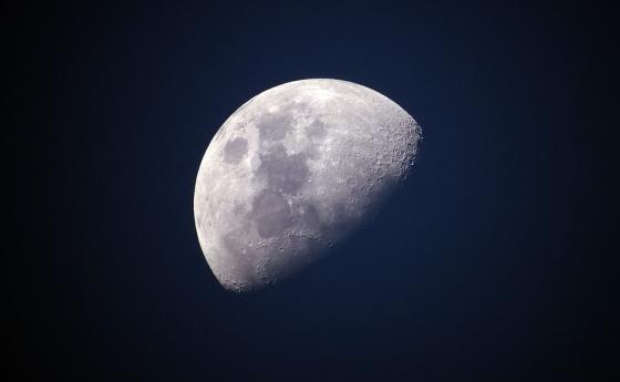 Китаец ще кацне на Луната в близките десет години