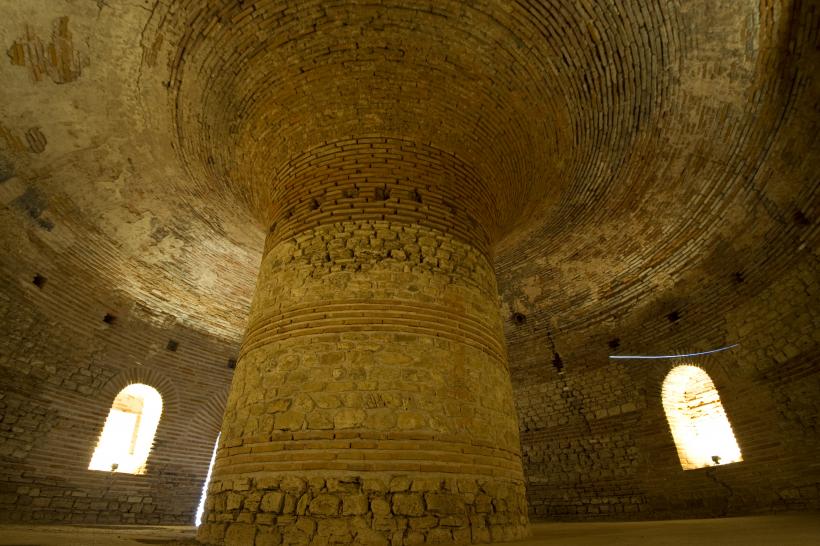 Поморийската гробница с централна колона е строена през римската епоха.