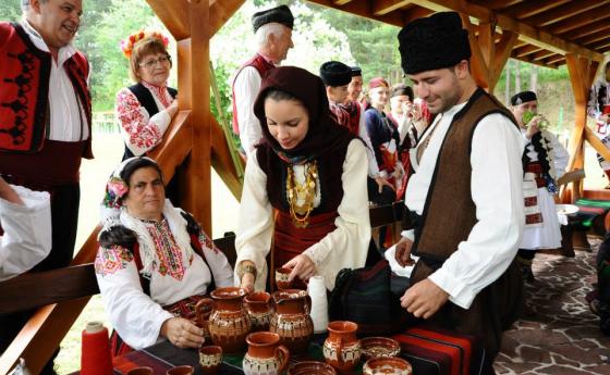 Съживяване на българската традиционна сватба (ВИДЕО)