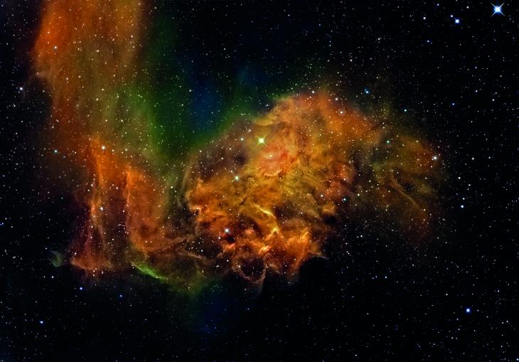 Мъглявината Пламтяща звезда 
в съзвездието Колар. Ярката звезда в центъра е толкова гореща, 
че йонизира заобикалящите я газове, принуждавайки ги да светят.