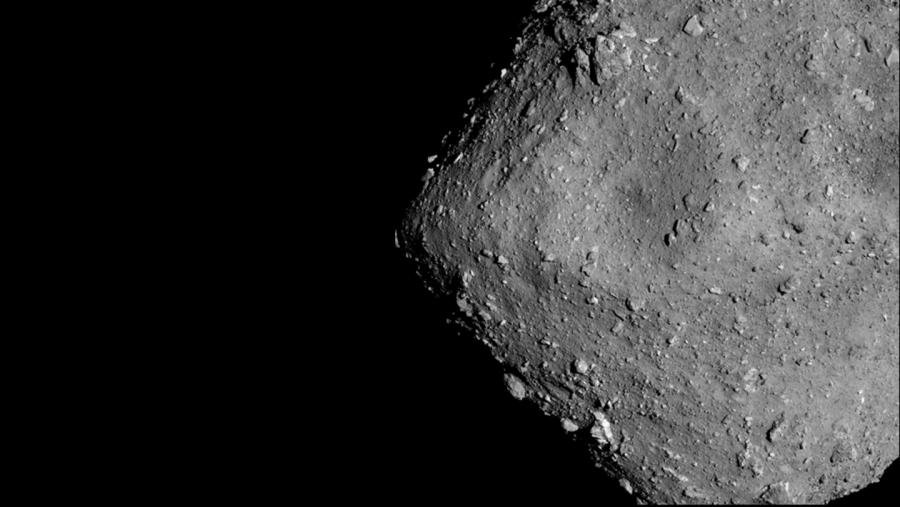 Вижте първите снимки от движещ се астероид!