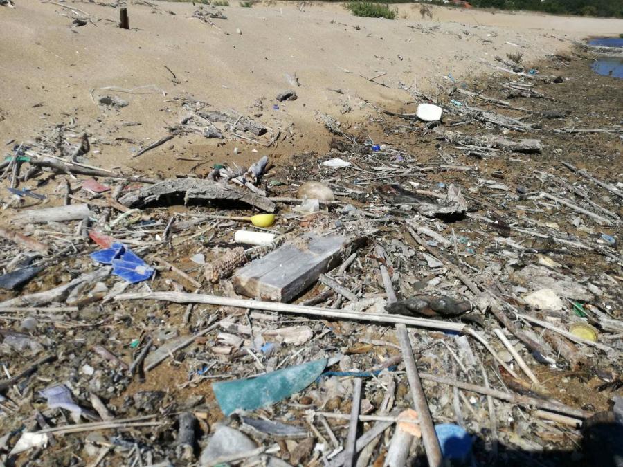 Най често наблюдаваните плаващи отпадъци в Черно море са пластмасовите