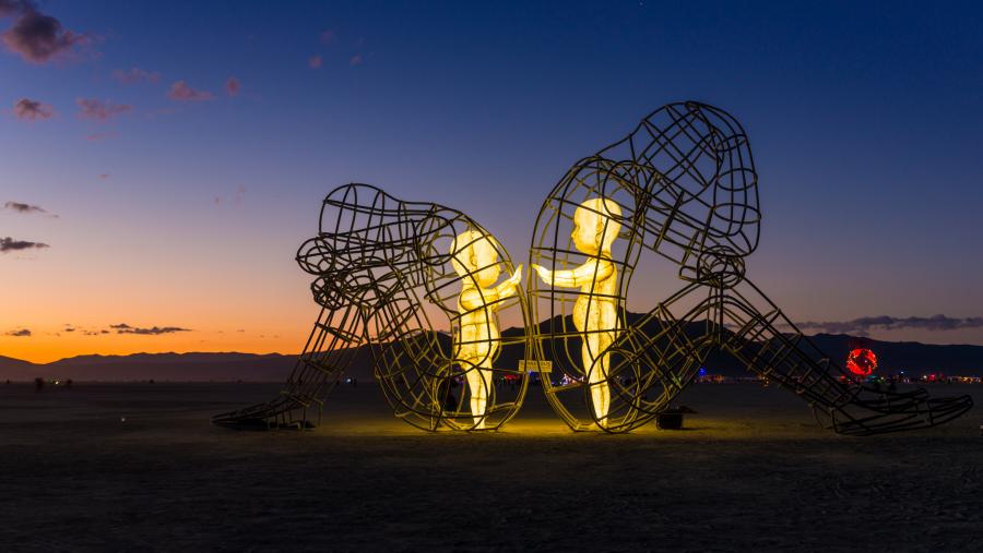 Любов, скулптор: Александър Милов, фестивал Burning Man, Невада