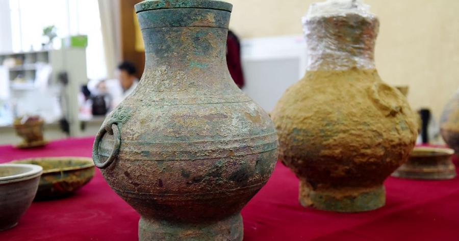 Археолози откриха древно бронзово гърне с течност която според вярванията
