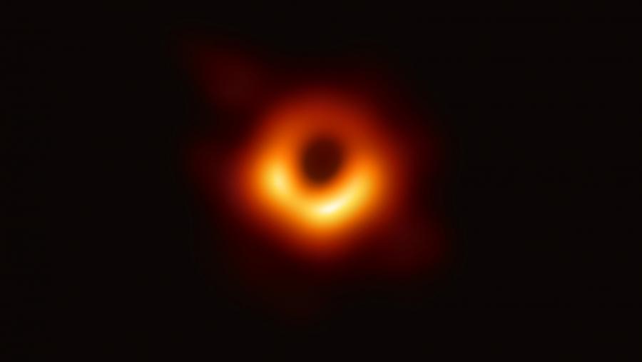 В центъра на галактика M87 се намира черна дупка с