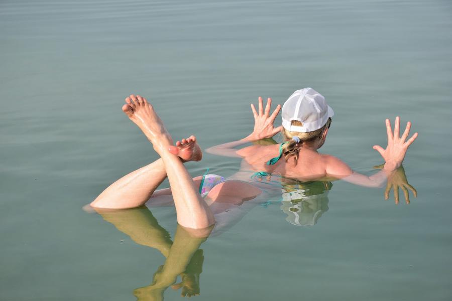 10 сантиметра солни кристали се натрупват по дъното на Мъртво море всяка година