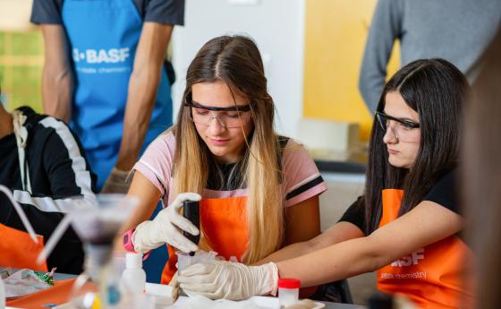 BASF организира безплатна научна програма за 300 ученици от България