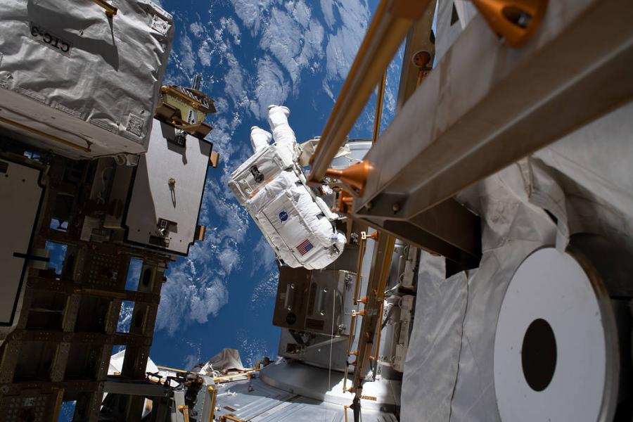 Астронавтите на НАСА Джесика Меир и Кристина Кох извършиха първата