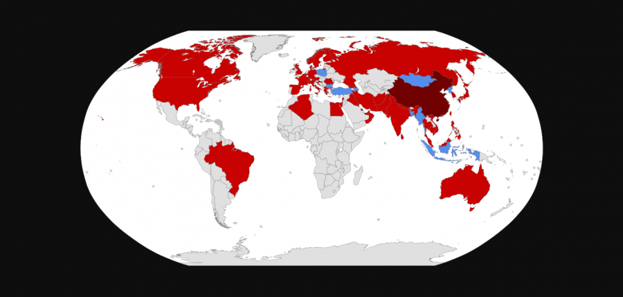 Карта на света с разпространението на коронавирус, с винен цвят е локацията на произход,