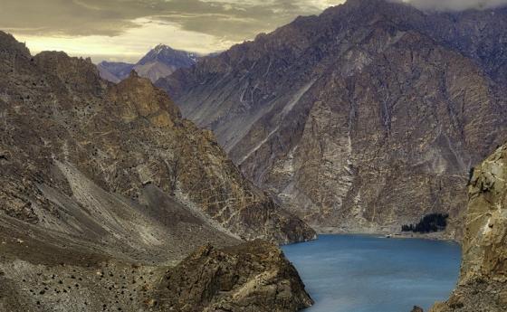 Езерото Атабад в Пакистан