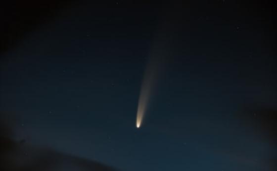 Рядка комета свисти към Земята