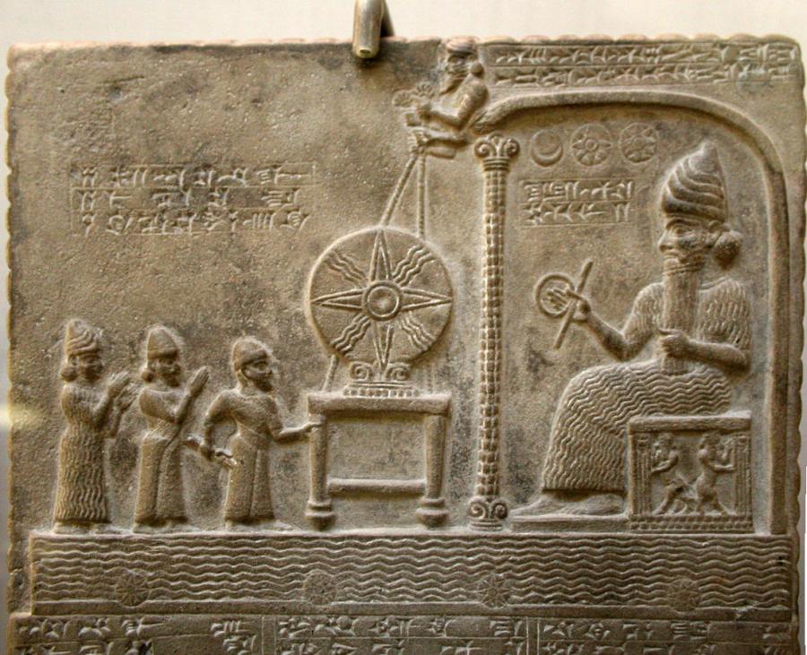 Мнозина учени и изследователи вярват че плочата на древния Бог