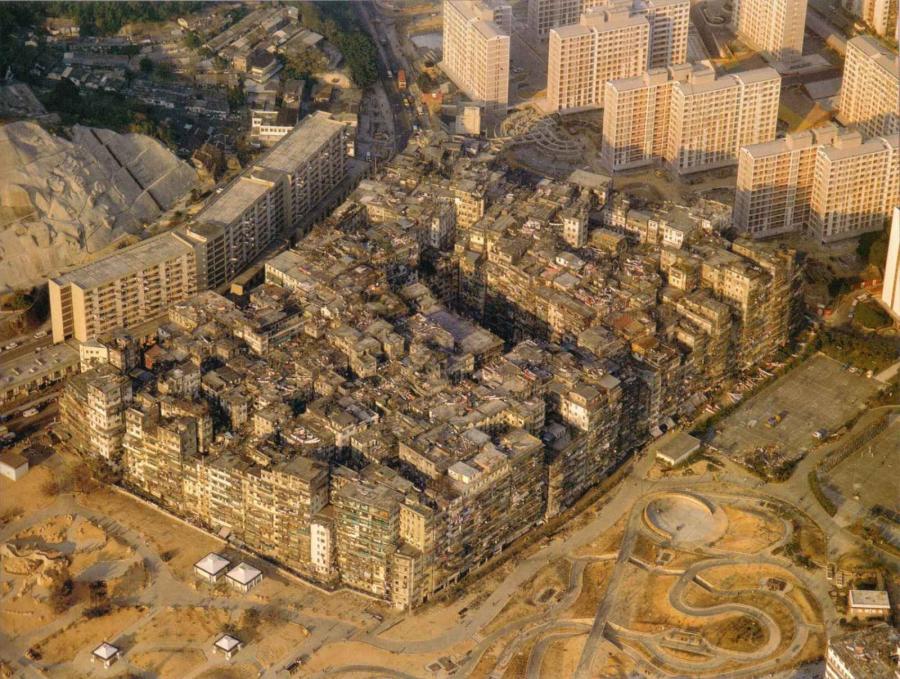 Разрушеният преди 27 години китайски град Коулун все още привлича
вниманието