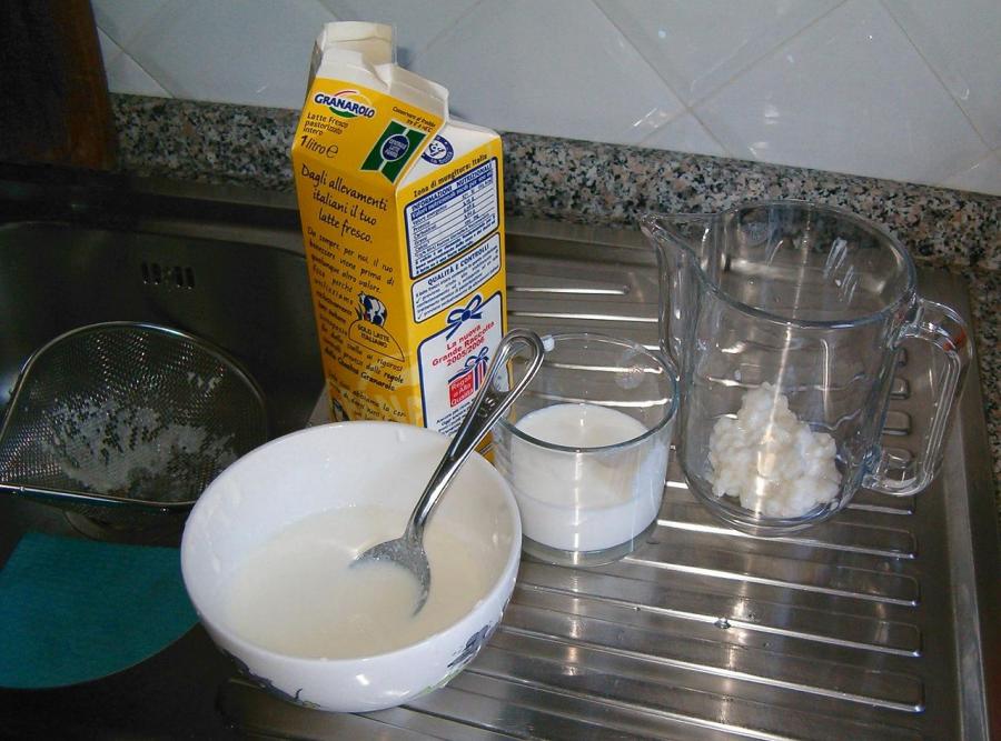 Учени твърдят че кефирът ферментирало кисело мляко може да спре