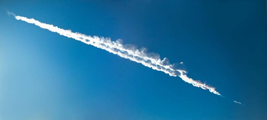 Следи от метеорита над Челябинск, Русия, 2013 г. Снимки: iStock