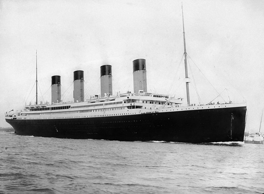 До трагично известния кораб Титаник който се намира на дъното