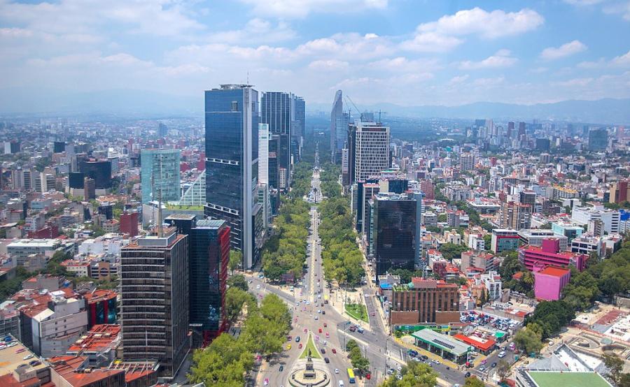 Мексико Сити потъва с неудържими темпове