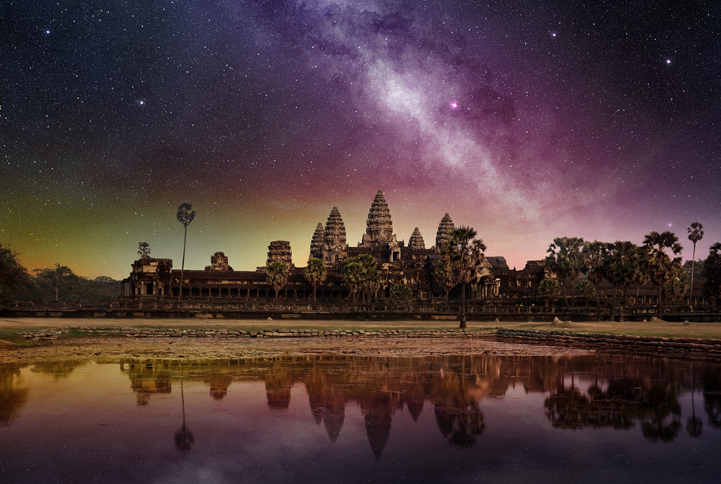 Ангкор Уат срещан и като Ангкор Ват е огромен религиозен