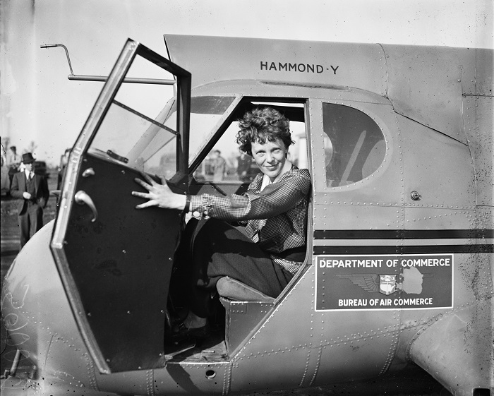 Амелия Еърхарт е един от символите в женската авиация и
