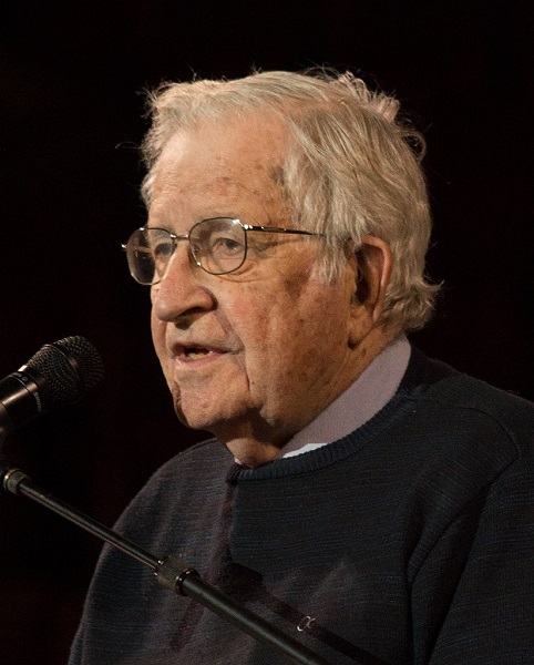93 годишният Аврам Ноам Чомски е американски лингвист философ и когнитивен