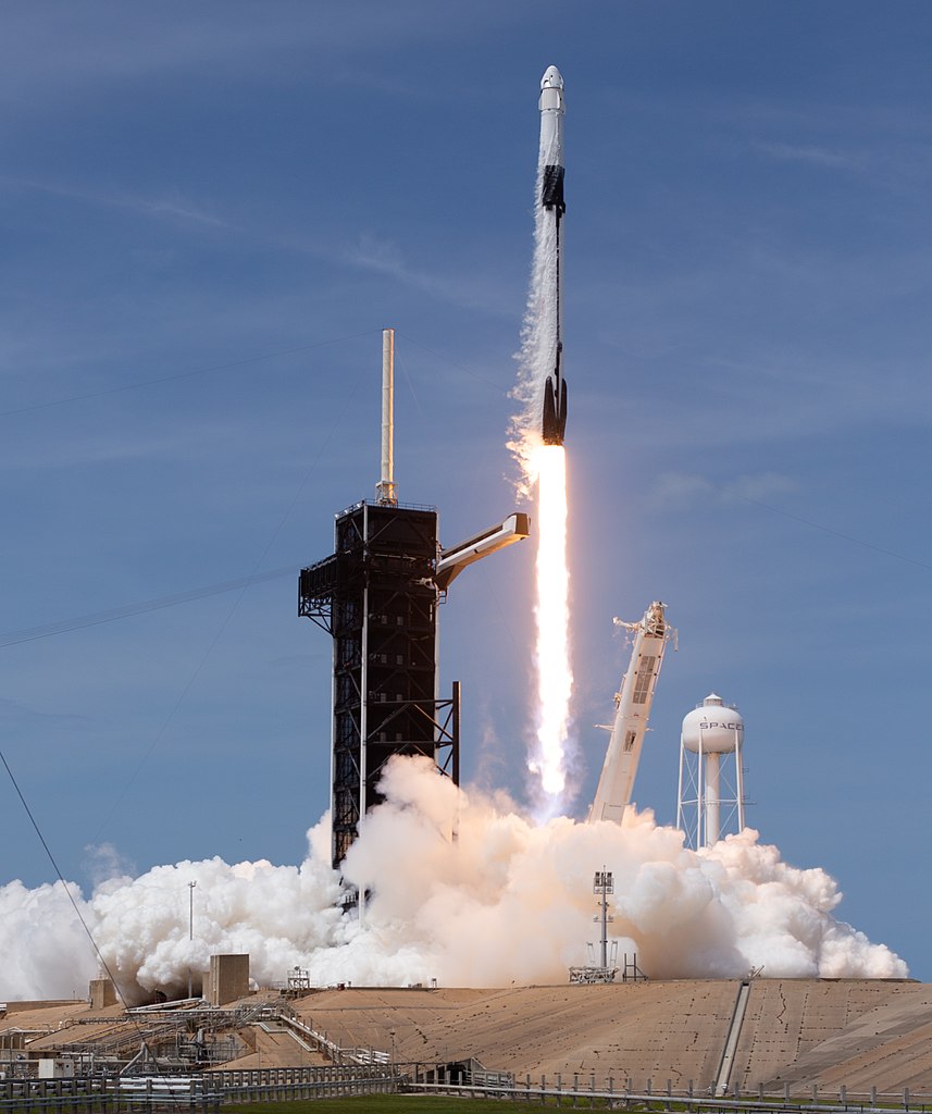 Трима бизнесмени мултимилионери се качиха на ракетата SpaceX Falcon 9