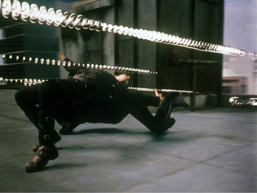 Кадър от ”Матрицата”, 1999, реж. братя/сестри Уашовски