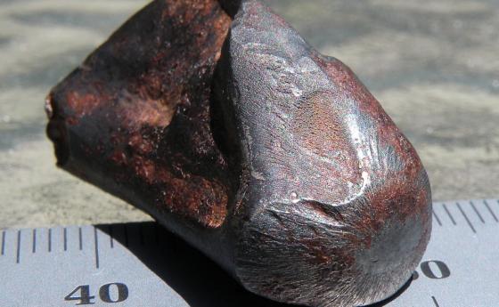 Откриха в 15-тонен метеорит два невиждани досега минерала