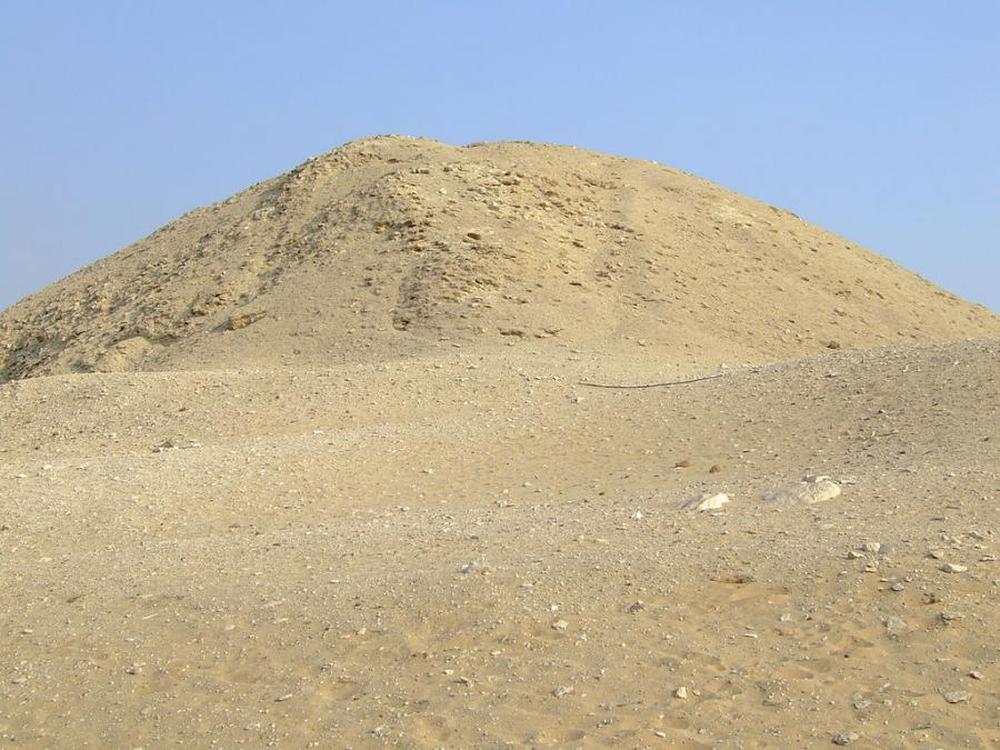 В некропола Сакара в Египет археолози са открили масивна гробница