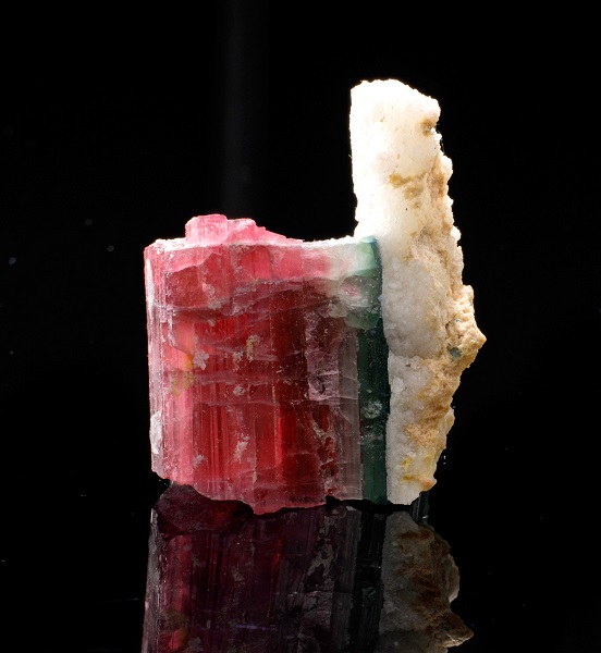  Рубелит от Сао Жозе Зафира 