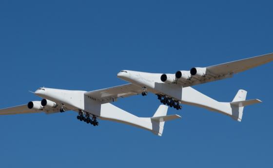 Най-големият самолет в света с нов рекорден полет над пустинята Мохаве