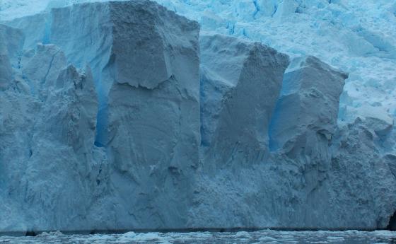 Айсберг с размер 1550 km² се отчупи от ледения шелф на Антарктида