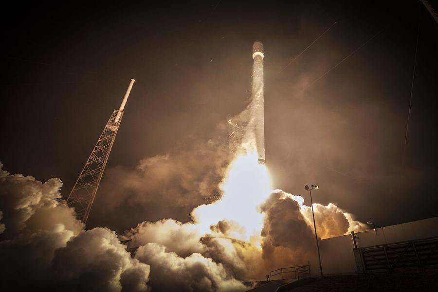 При изстрелването на ракетата SpaceX Falcon 9 на Илон Мъск