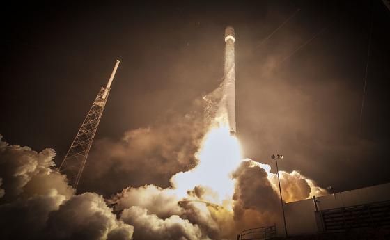 Изстрелването на ракетата Falcon 9 проби дупка в йоносферата на Земята