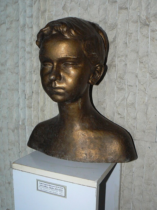 Скулптор: Андрей Николов, експонат на Врачанския исторически музей, Wikimedia commons