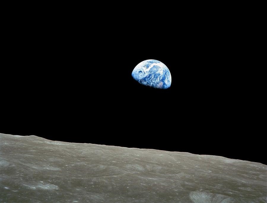 Уилям Андерс, американският астронавт, който направи първата цветна снимка на Земята от