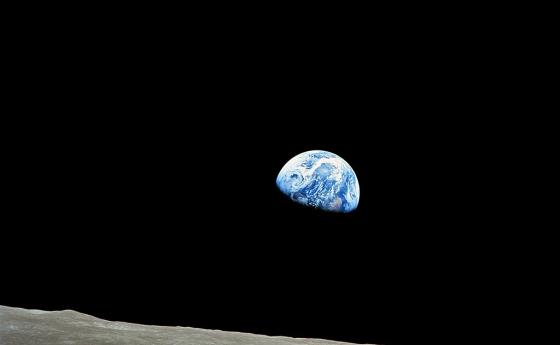 Луната се отдалечава от Земята със скорост от около 3,8 см годишно