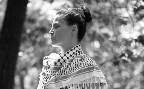 Художничката Адриана Герасимова: Всеки щрих и точка са молби за прошка към децата на Газа