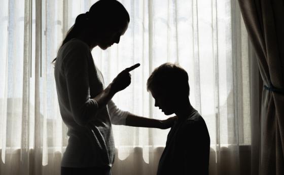 Първият враг, с който се сблъсква един син, е наранената майка