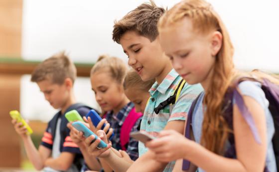 Милион австралийски тийнейджъри остават без социални мрежи, ако са под 16 г.