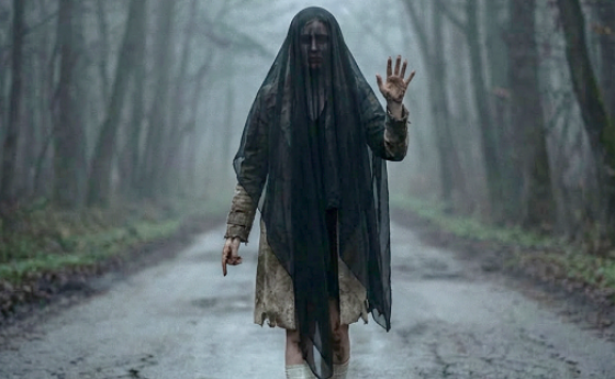 Жената с черния воал и жълтите нокти