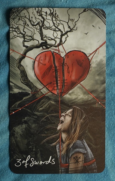 Тройка Мечове – карта Таро за 6 януари