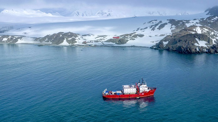 снимки архив и Добрин Кашавелов