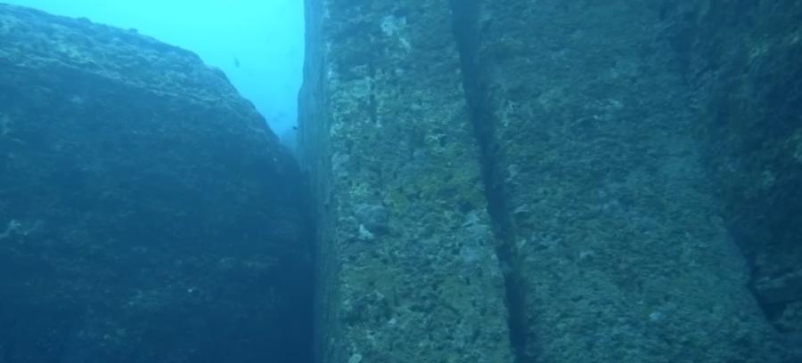 Кадър от филма на BBC The truth behind Japan`s mysterious `Atlantis`, Youtube