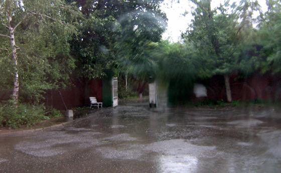 На всяко дежурство малкото останал персонал в болницата ни рискува живота си