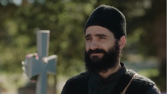 Прокопис Агафоклеус в ролята на свети Паисий. Кадър от сериала „Свети Паисий – от Фараса